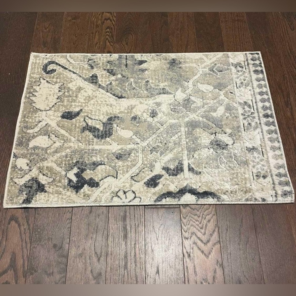 26.5x18.5 beige, navy, grey design Carpet Rug
